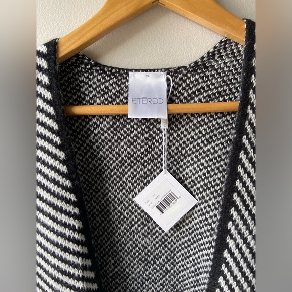 Knit poncho with pockets NWT - Picture 4 of 7